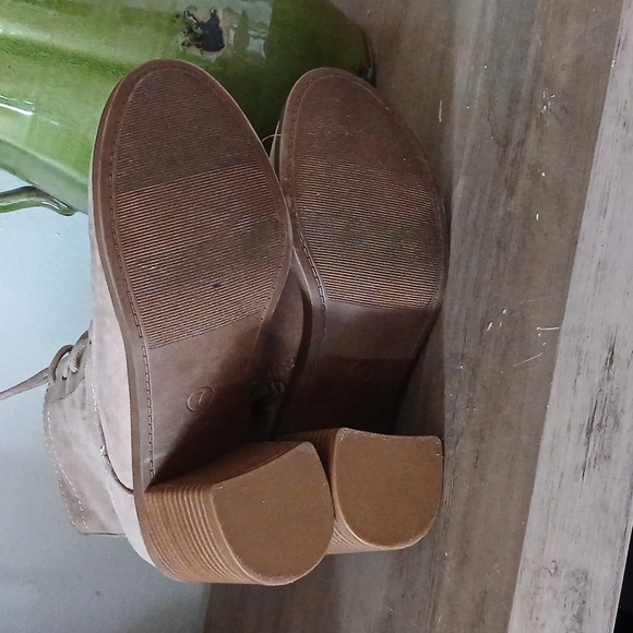 ❤️Universal Thread tan booties - Picture 4 of 7
